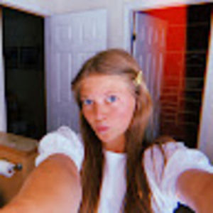 Meet your Posher, Chloe